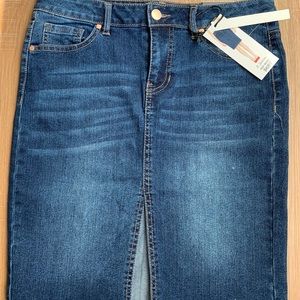d.jeans Modern Fit Skirt.  Size 6 NWT